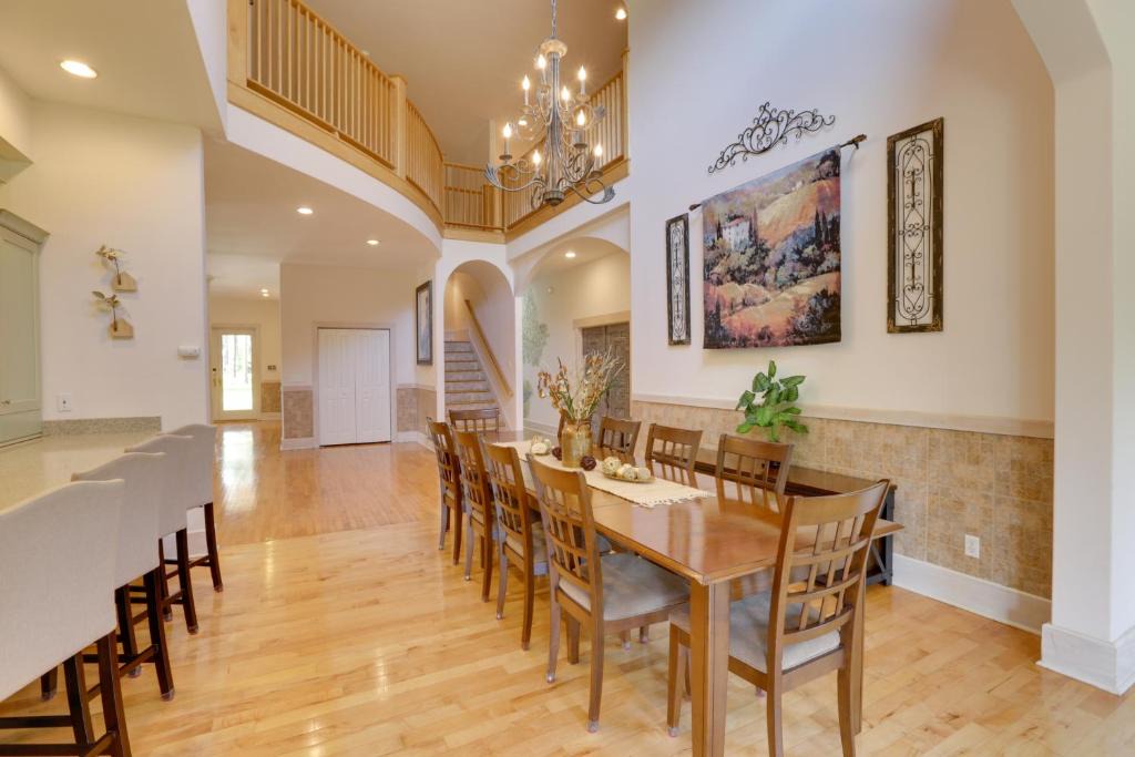 Albany House | Spacious Georgia Vacation Rental with Large Deck