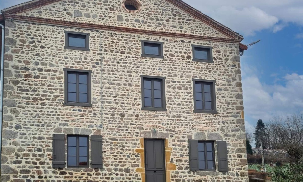 Le Crozet Cottage | Spacious Gîte with Jacuzzi and Pets Allowed, Up to 12 Guests