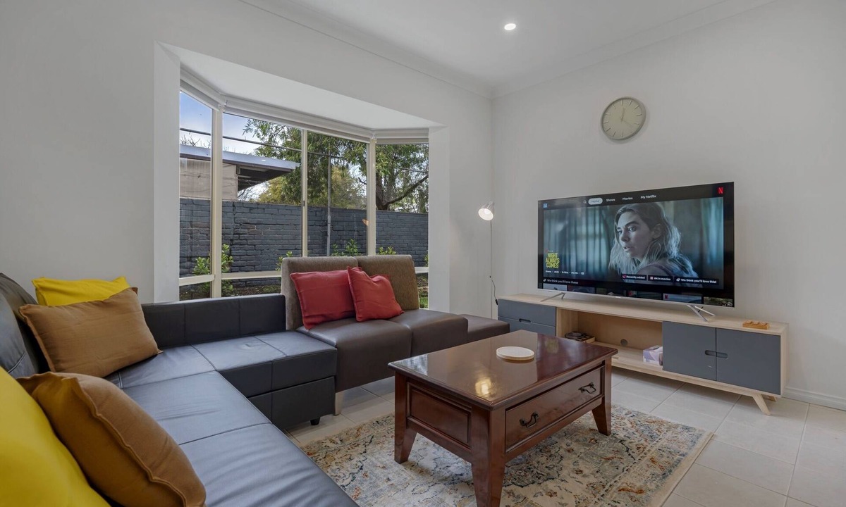 Glenunga House | Spacious Glenunga Home with Garage Parking