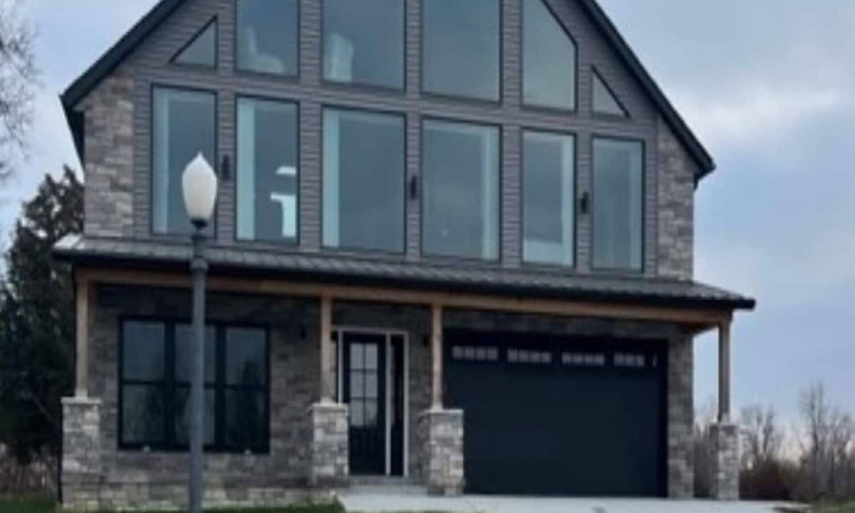 Marion House | Spacious Golf Course Homes on 4th and 5th Holes