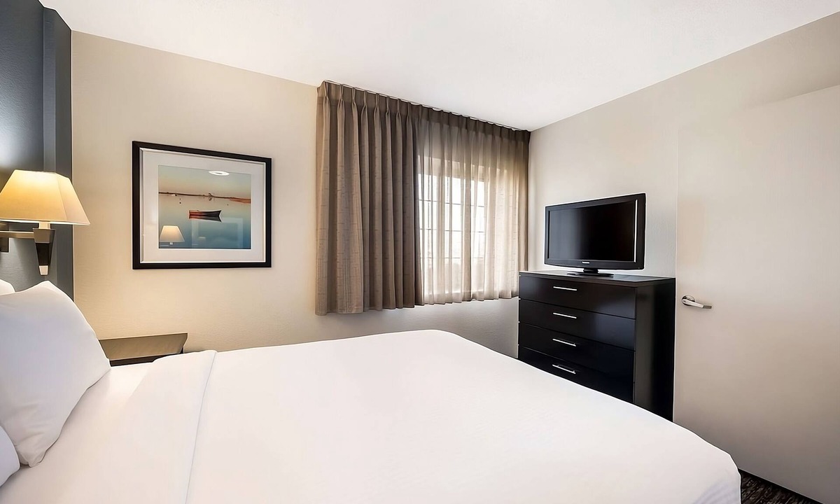 Gahanna Hotel | Spacious Good-Value Accommodation! 2 Posh Units, Near Central Park Reserve!