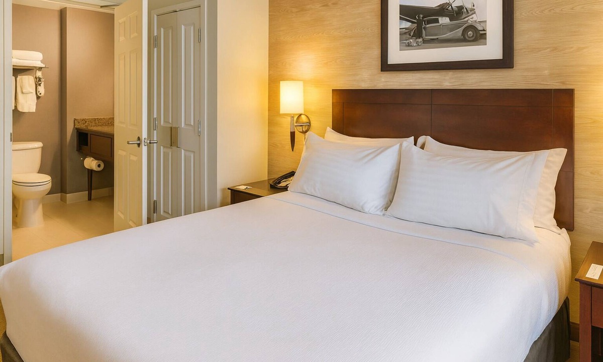 O'Hare Resort | Spacious Good-Value Accommodation! Pet-Friendly Property with Onsite Parking!