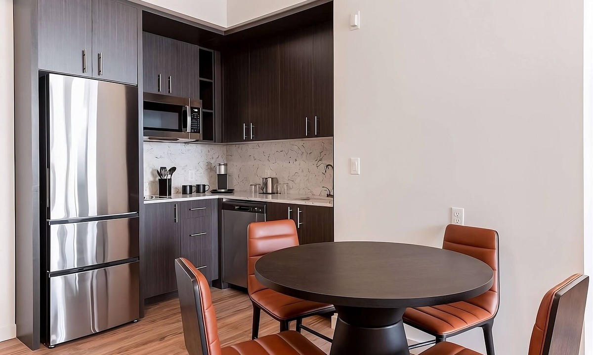 Central Area Hotel | Spacious Good-Value Accommodation! Kitchenette, Pet-Friendly, Onsite Parking!