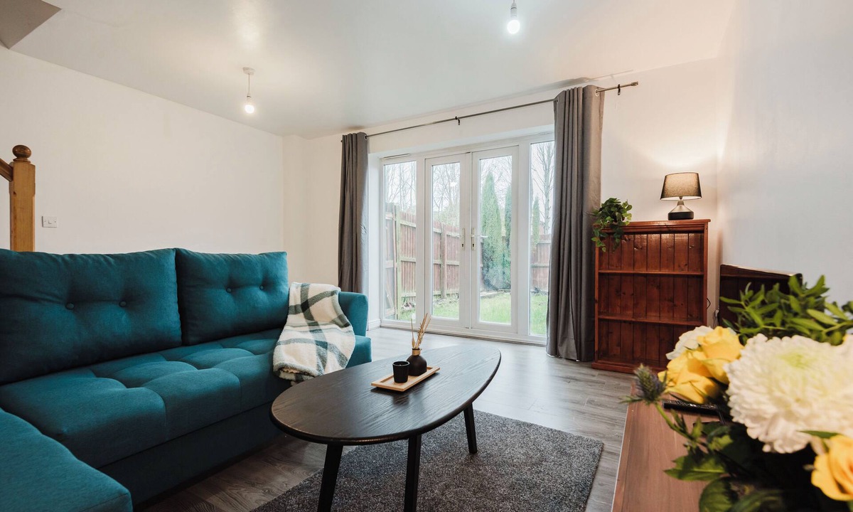 Levenshulme House | Spacious Gorton Home - 3-bed Semidetached