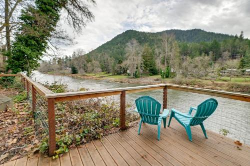 Grants Pass House | Spacious Grants Pass Home w/Hot Tub & River Views