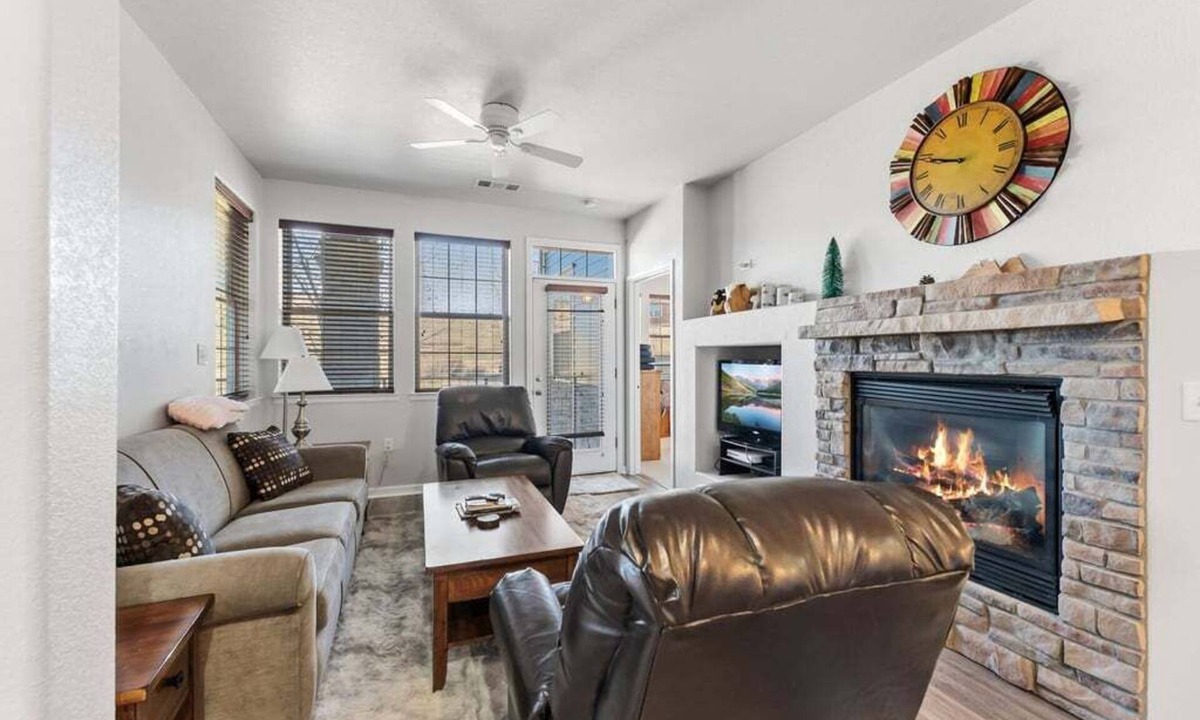 Silvercreek Condo | Spacious, ground floor 2 bedroom with private patio, 2 dining areas and upscale,