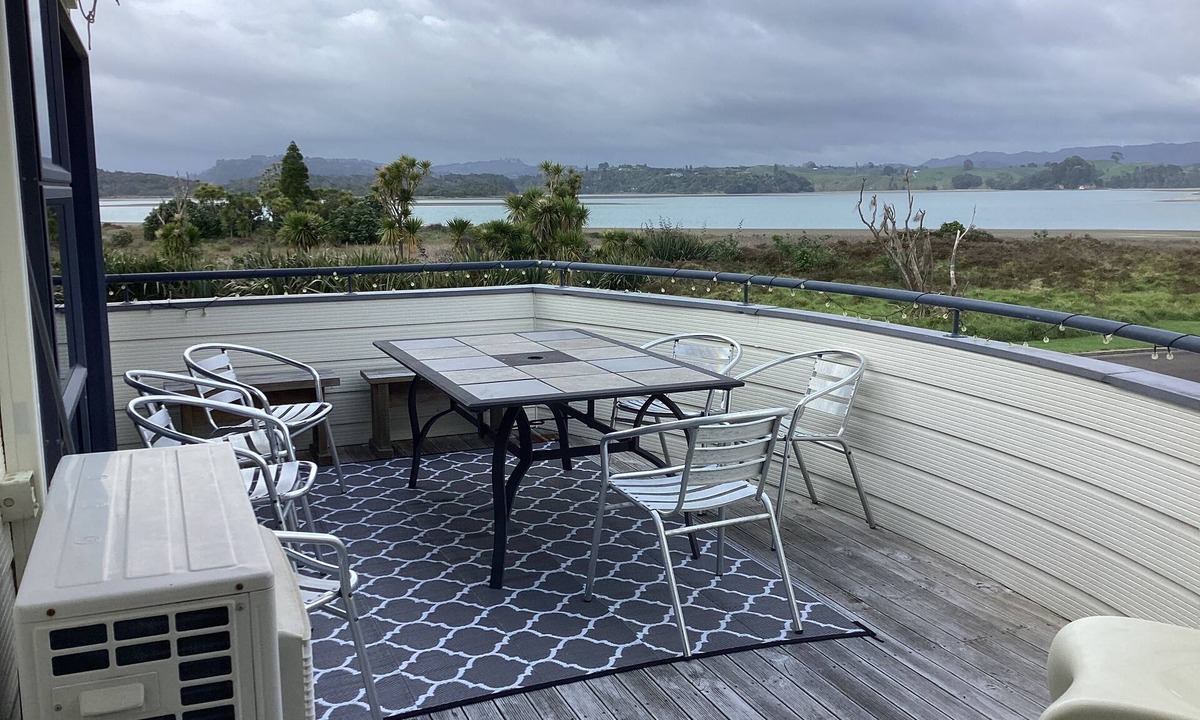 Ohope House | Spacious Harbourside Luxury