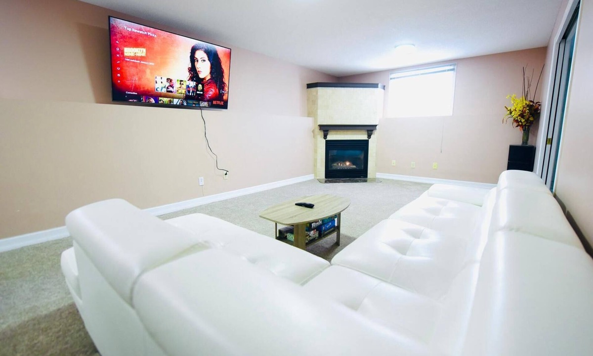 Bayridge West House | Spacious Hearth Escape with Natural Light & fireplace