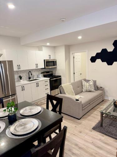 Vaughan Apartment | Spacious High Ceiling Lower Level Suite-New & Cozy