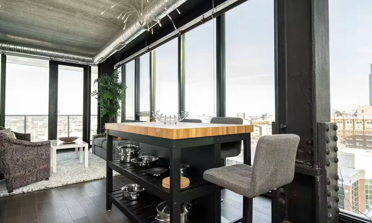 Downtown Winnipeg Condo | Spacious High-Rise Condo | 2 Bed | 2 Bath |