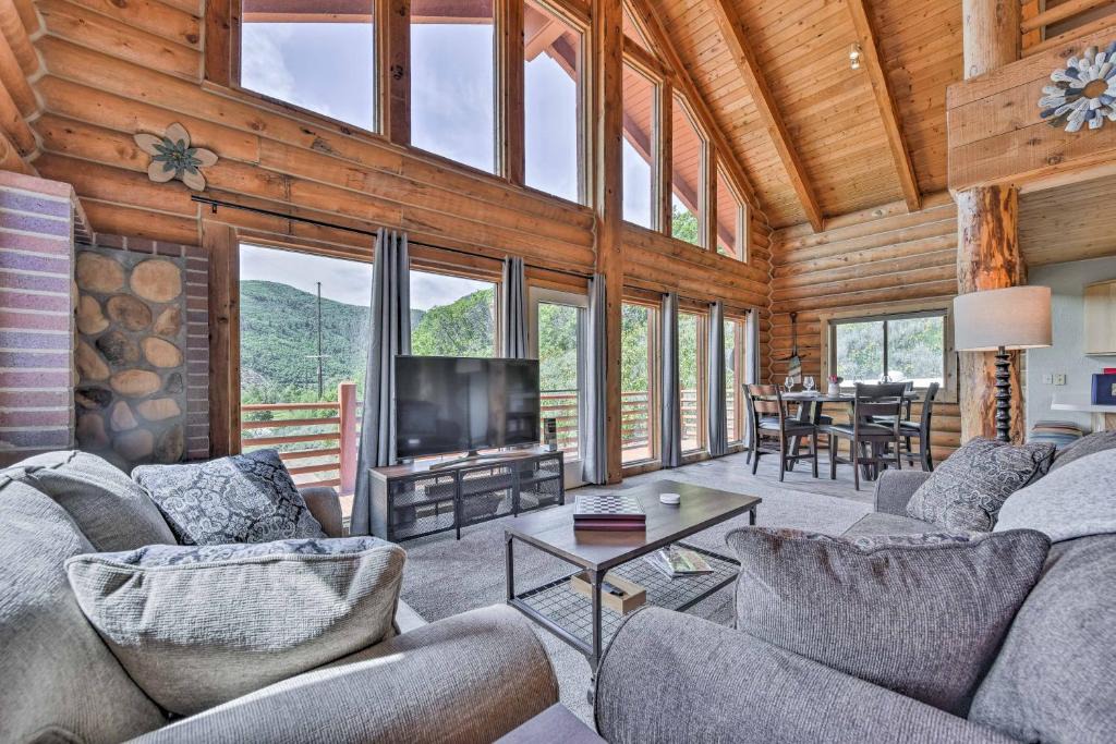 Eden House | Spacious Hilltop Cabin w/Deck & Scenic Views!