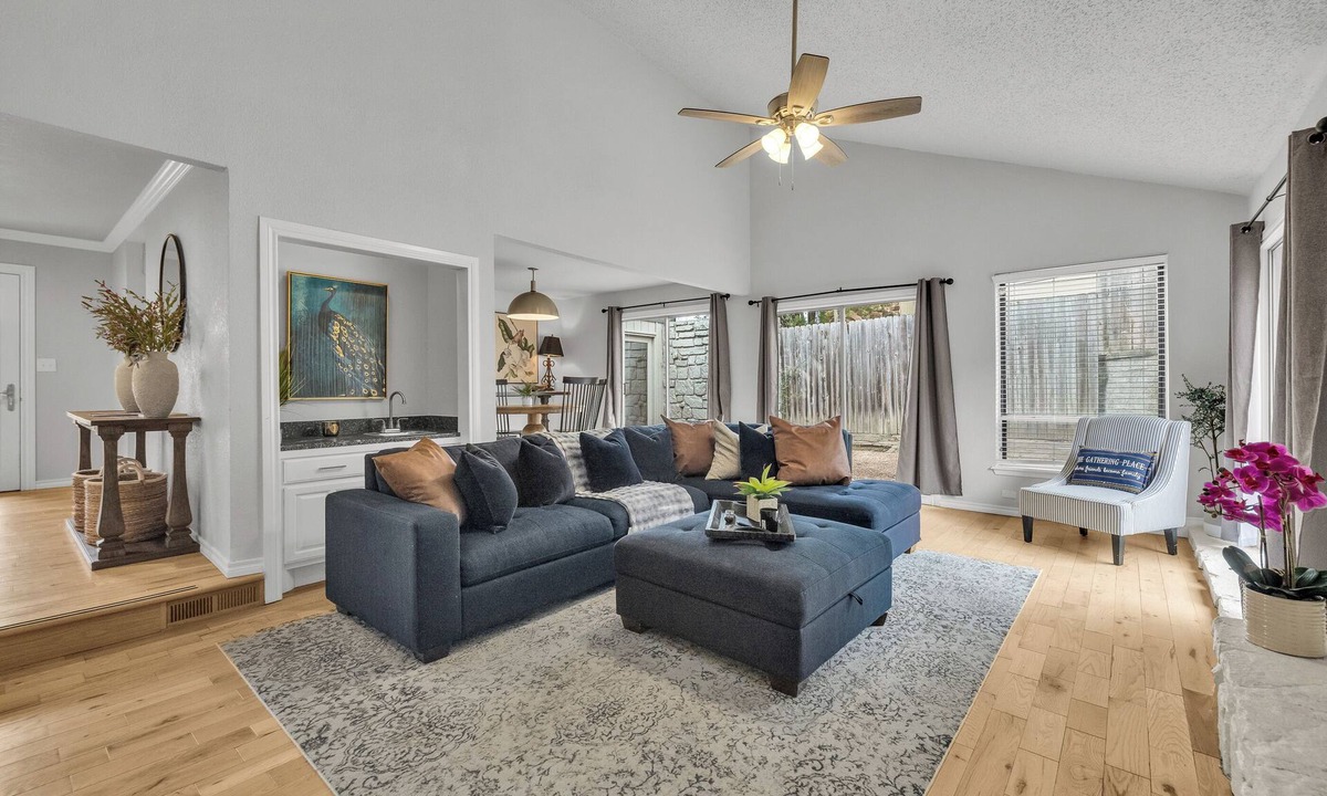 South Tulsa House | Spacious Hilltop Retreat in Upscale Cul-de-Sac Neighborhood
