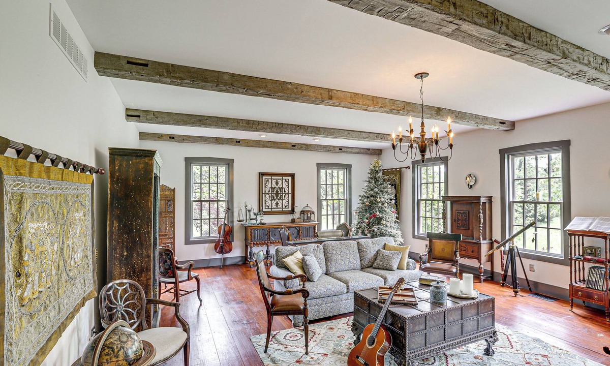 New Haven Cabin | Spacious & Historic Cabin in New Haven w/Pond!