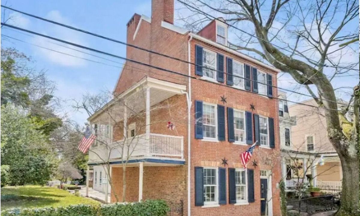 Historic District House | Spacious historic home downtown Annapolis Main St. Book for Commissioning Week!