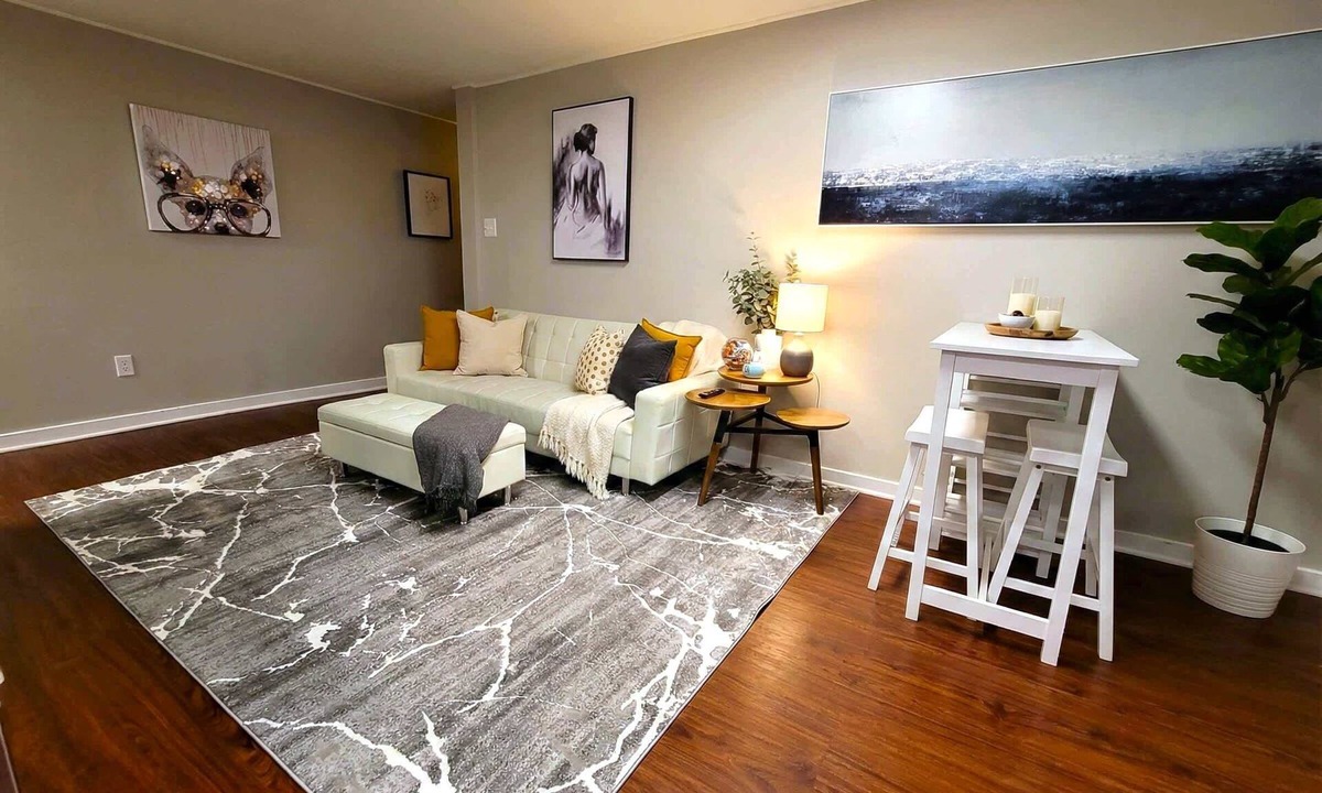 Wilmington Apartment | Spacious Historic King Suite