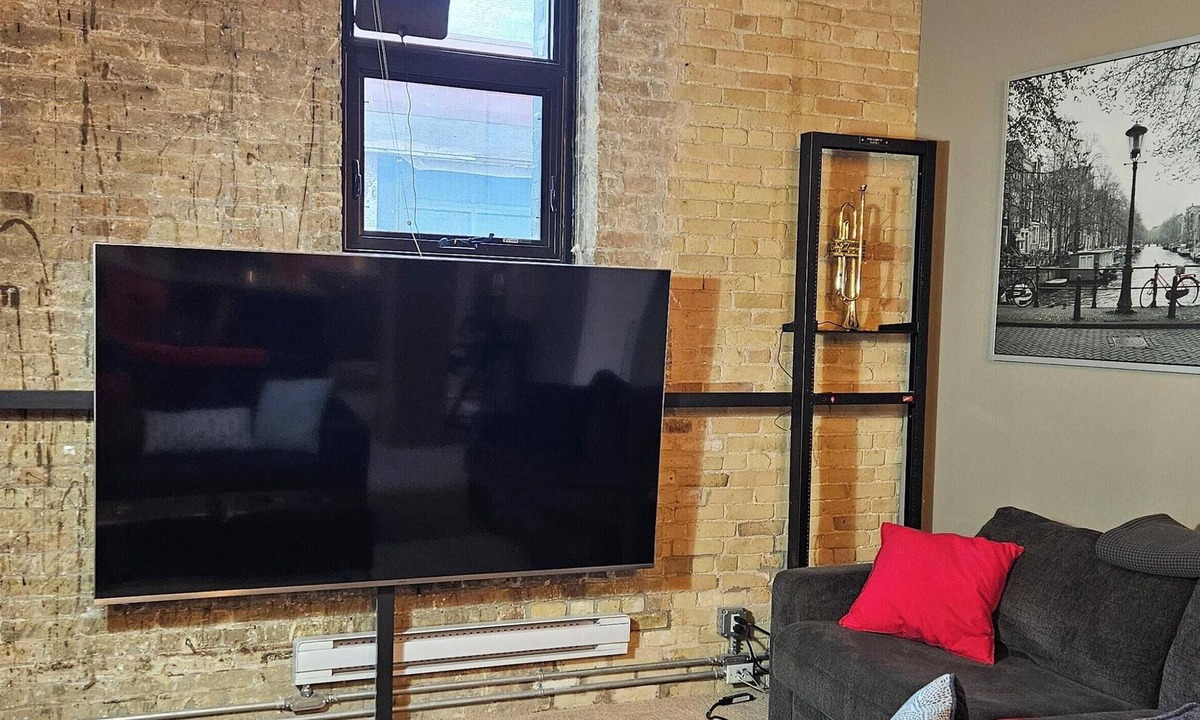 Exchange District Condo | Spacious Historic Loft in The Exchange, Steps to Waterfront & River