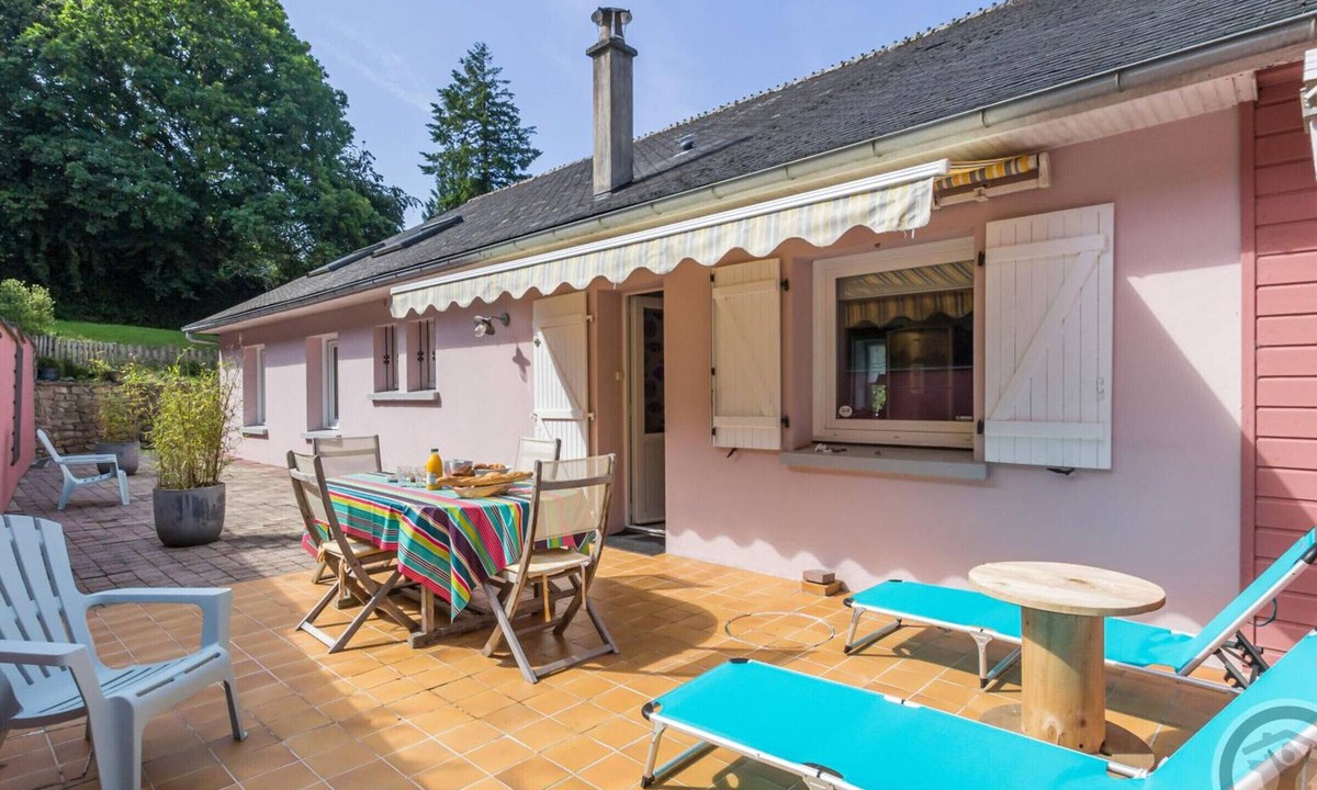 Gonneville-le-Theil Cottage | Spacious house near Cherbourg with enclosed garden and pets allowed