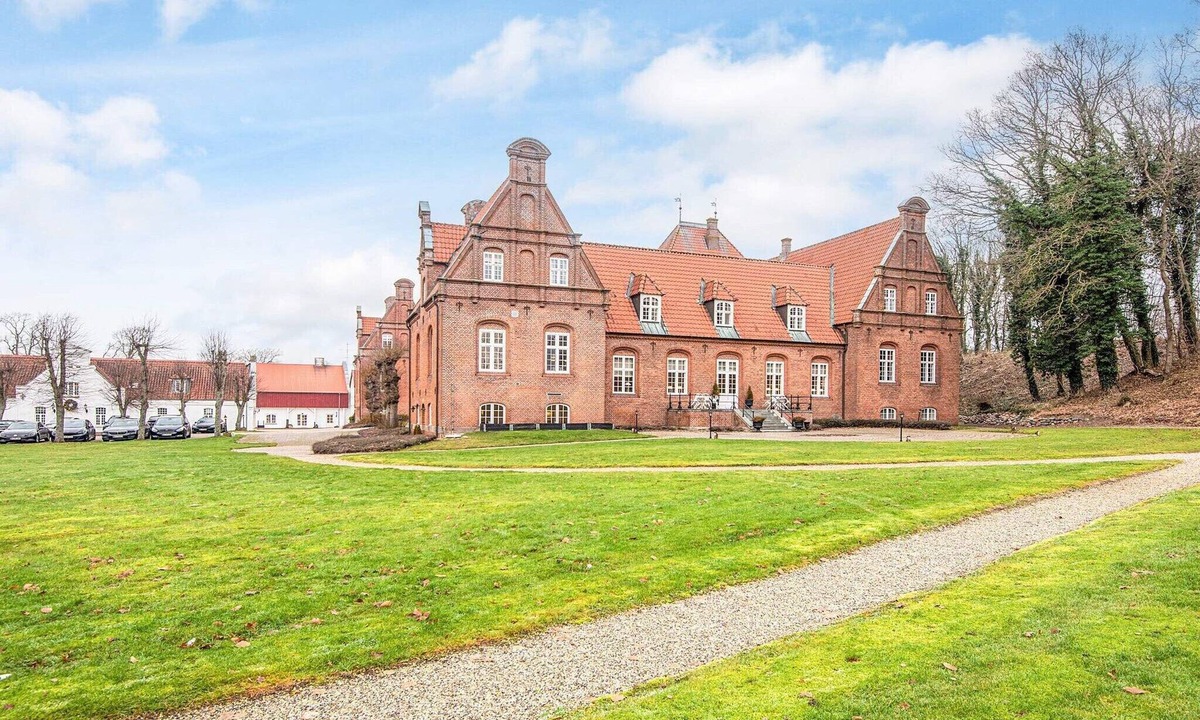 Skanderborg Municipality House | Spacious holiday home with garden