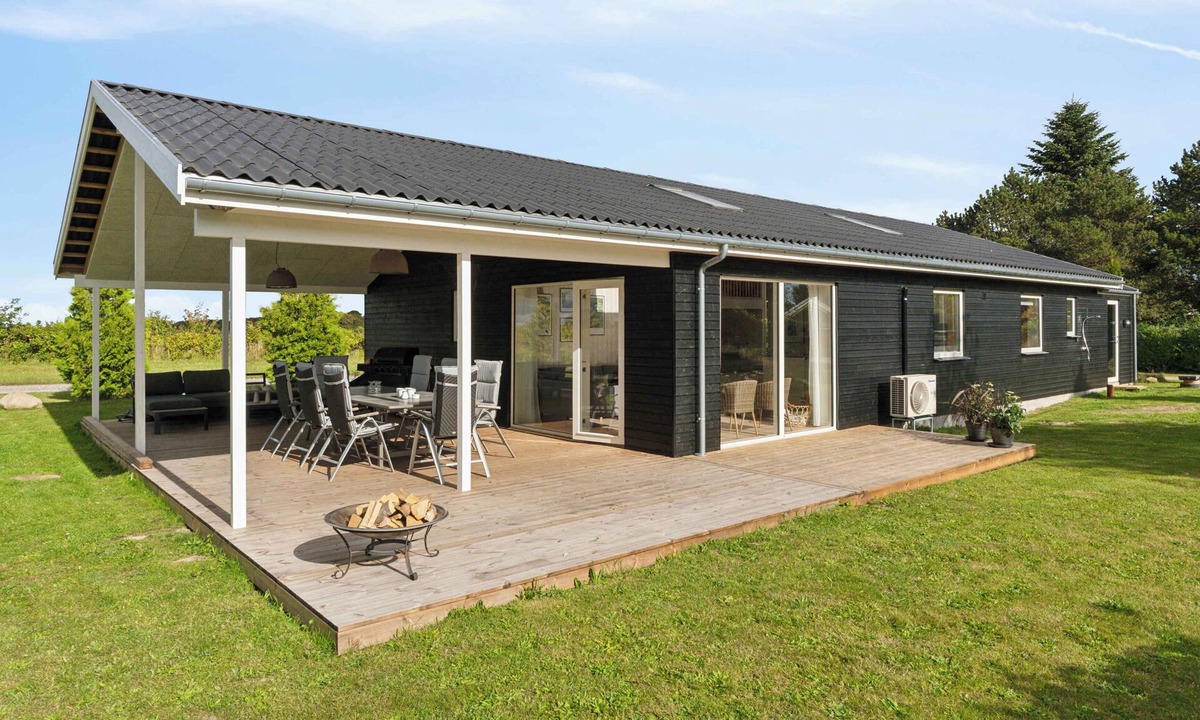 Bog By House | Spacious holiday home on Bogø