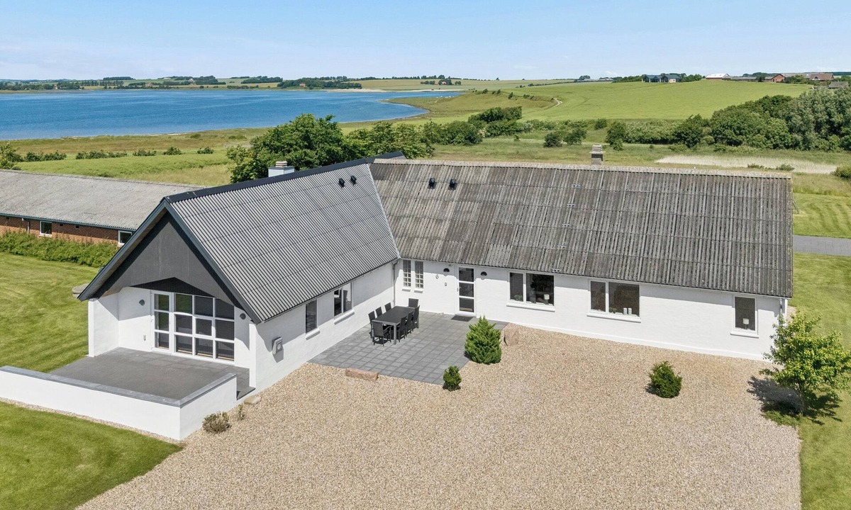 ster Assels House | Spacious holiday home with water view