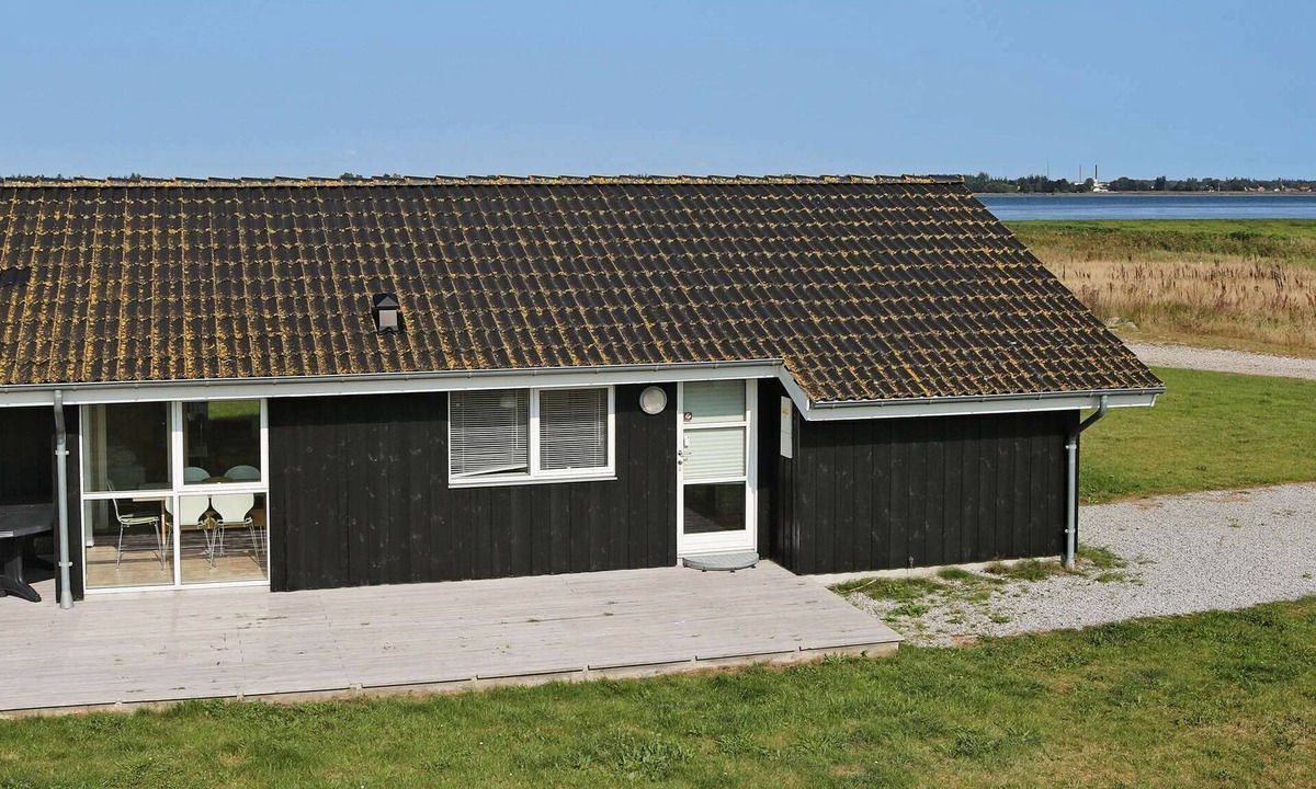 Egense House | Spacious Holiday Home in Storvorde near the Sea