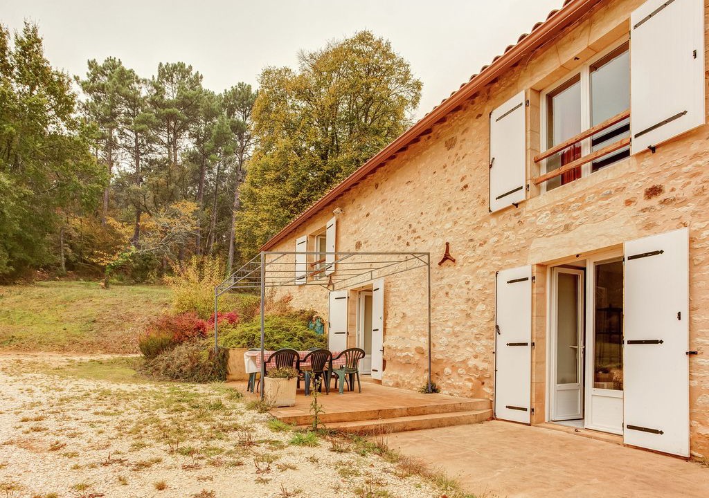 Loubejac House | Spacious Holiday Home with Private Swimming Pool in Loubejac