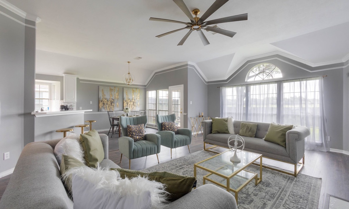 Barker House | Spacious Hollywood Glam Home, Pet-Friendly Comfort for the Perfect Stay