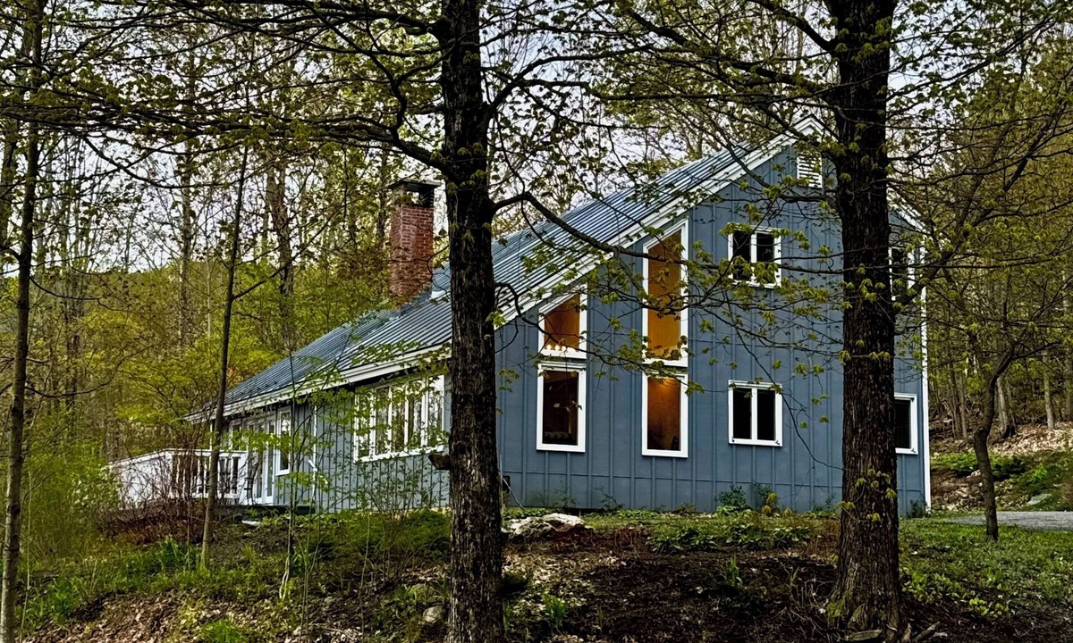Warren House | Spacious home <1 min from Lincoln Peak! Fits the whole extended family