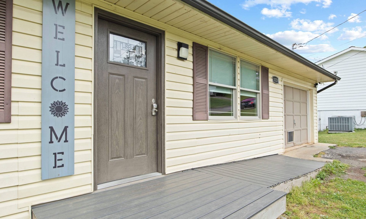 Karns House | Spacious home - 10 Individual Beds - 5 Vehicle Maximum
