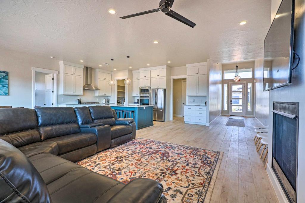 Hurricane House | Spacious Home 3 Mi to Sand Hollow Lake and Golf