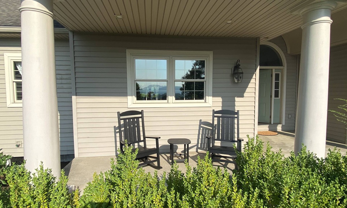 Russell House | Spacious home a short walk from our Restaurant & Golf Course. Beautiful views!