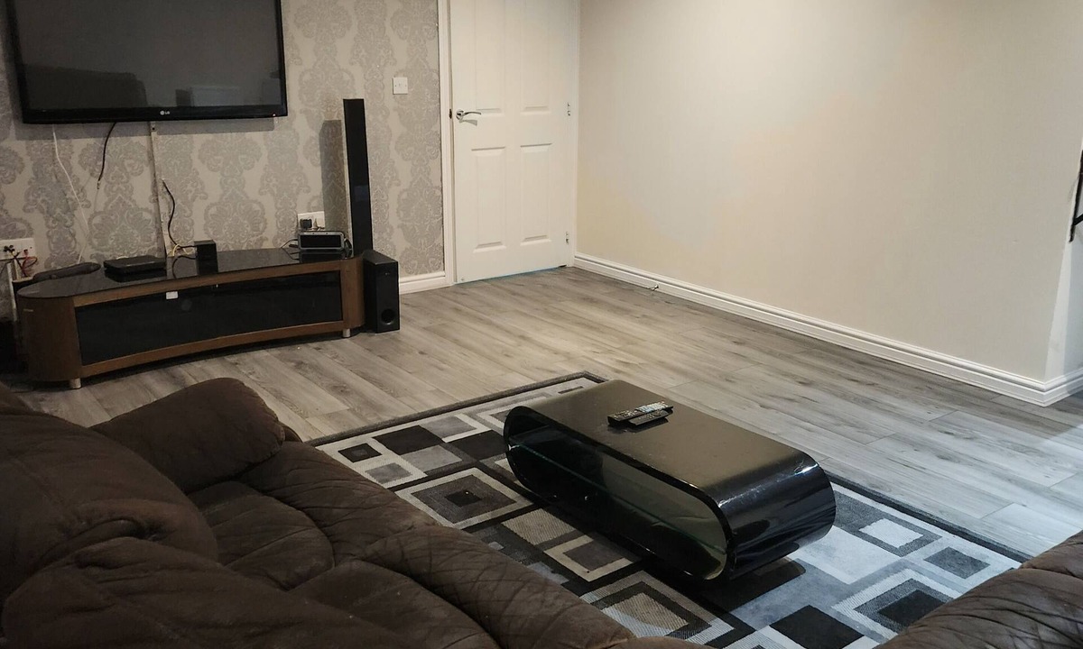 Aveley Apartment | SPACIOUS HOME AWAY FROM HOME