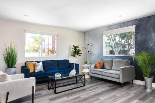 Burbank House | Spacious Home Central Area Airport Free Parking