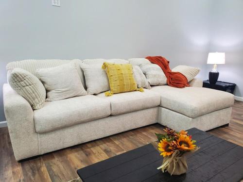 Hillsboro Villa | Spacious Home downtown Hillsboro