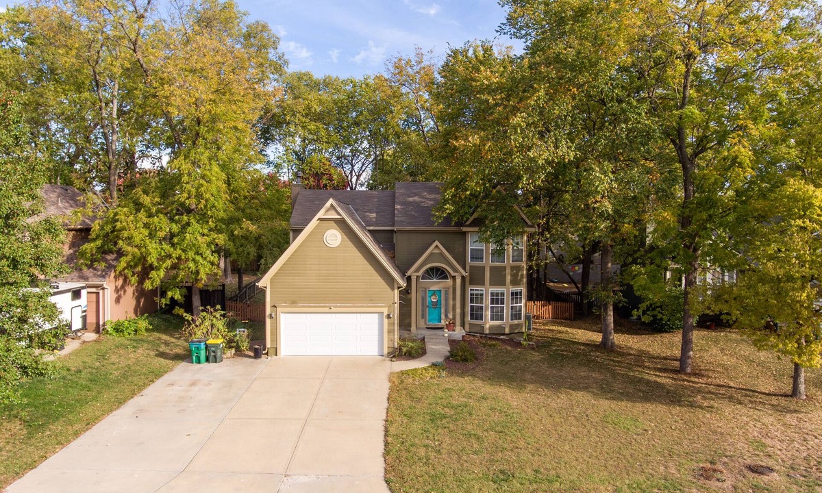 Spring Hill House | Spacious home for family fun or groups.