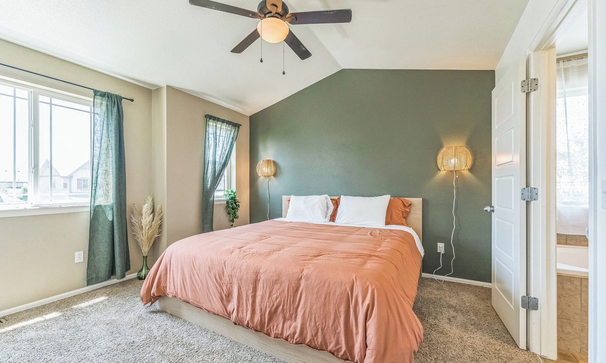 Brighton House | Spacious Home for Families + Near Denver