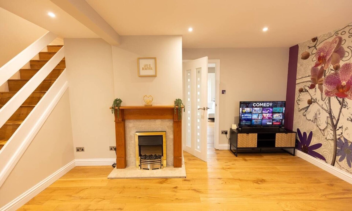 St Ives House | Spacious Home - Free Parking CCTV - Pro's & Families