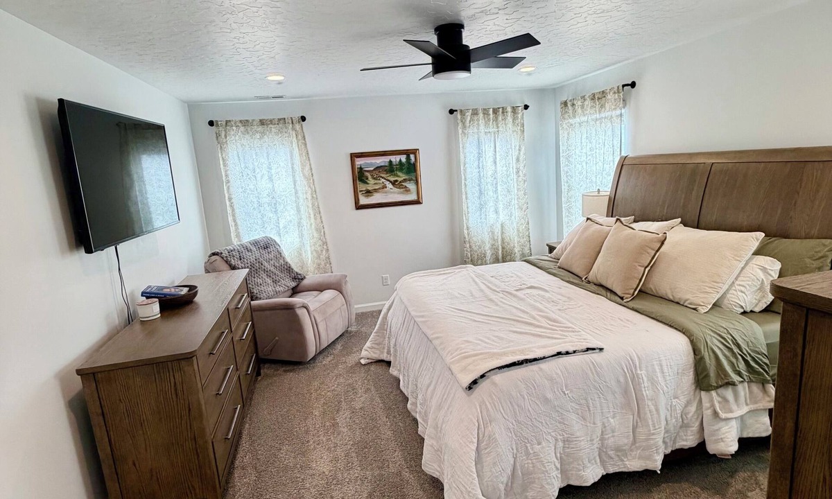 Eagle Mountain House | Spacious Home,Gym, Fire Pit, Family Friendly