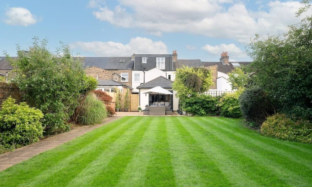 Windsor House | Spacious Home in Central Windsor with Large Garden