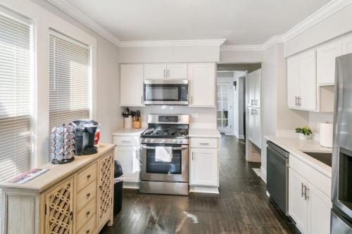 Libertyville House | Spacious Home in DT Libertyville Near Naval Base