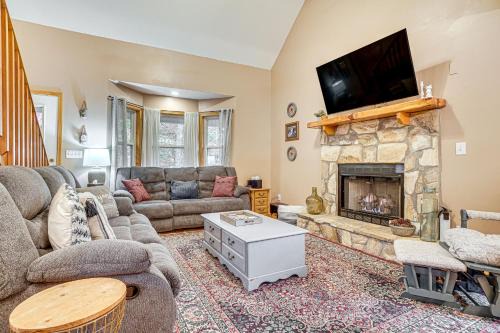 Helen House | Spacious Home in Helen w/Porch & Balcony!