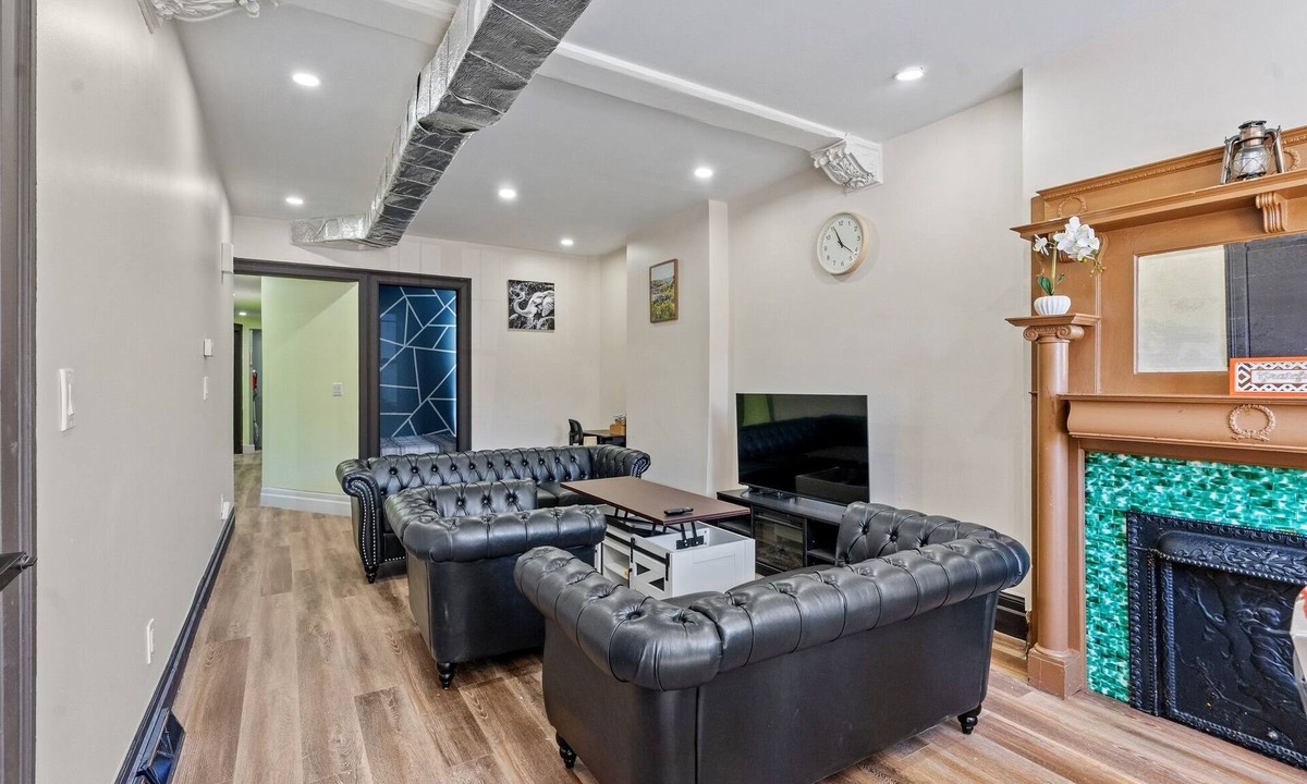 Troy House | Spacious Home In Troy