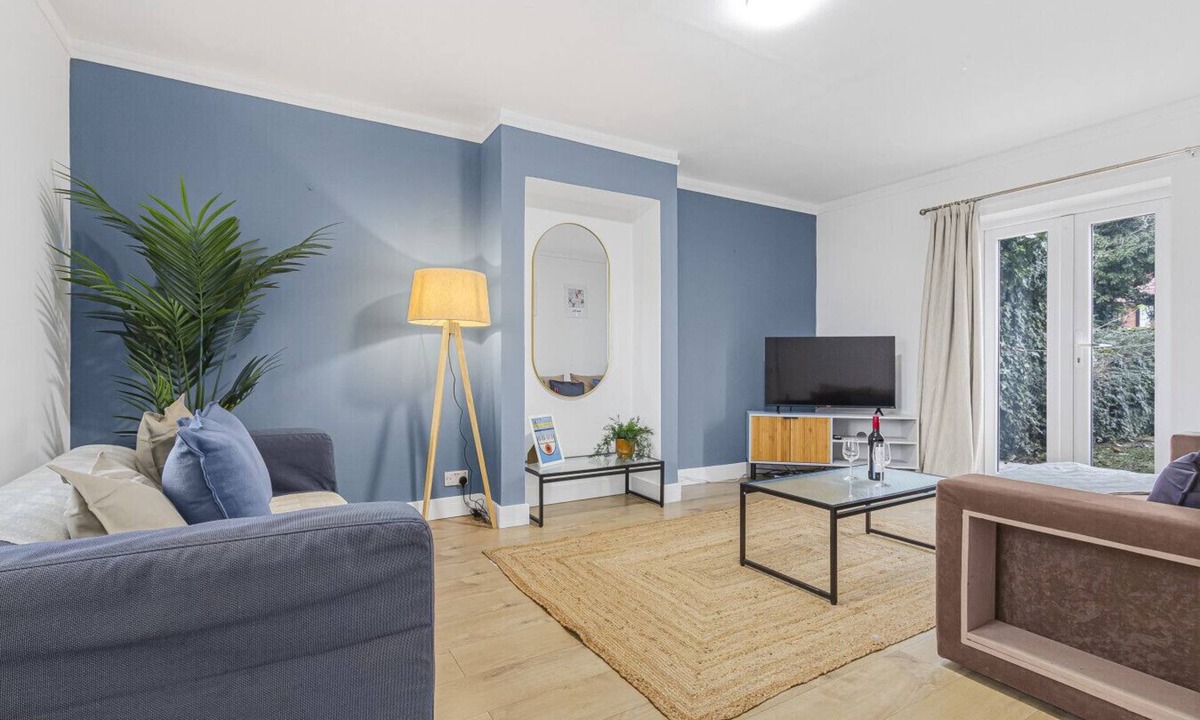 Heston Central House | Spacious Home Near Heathrow