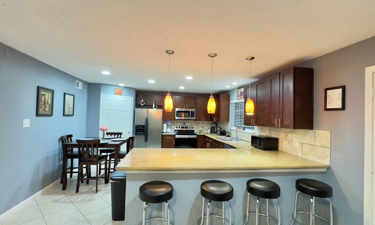 Clodine House | Spacious Home Sleeps 12 - World Cup Ready