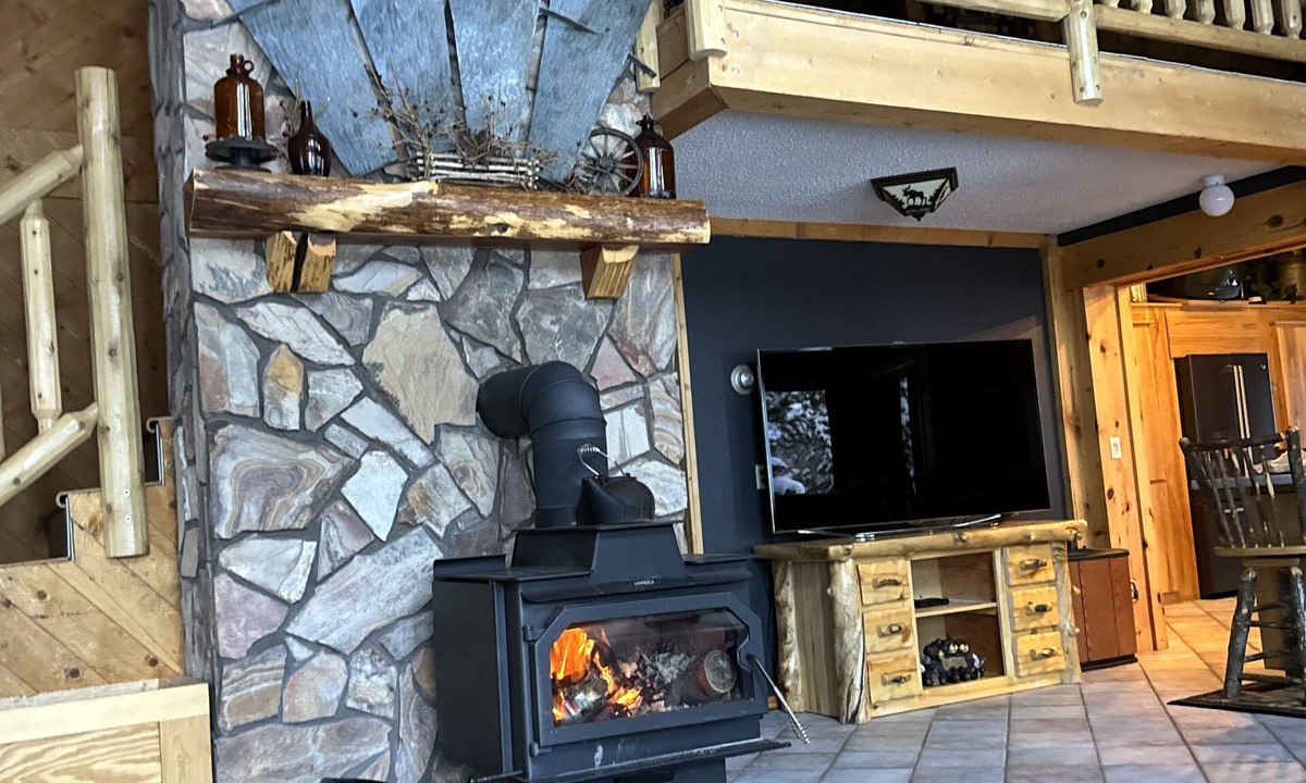 Cooke City-Silver Gate House | Spacious home that is perfect for large family/friend gatherings!
