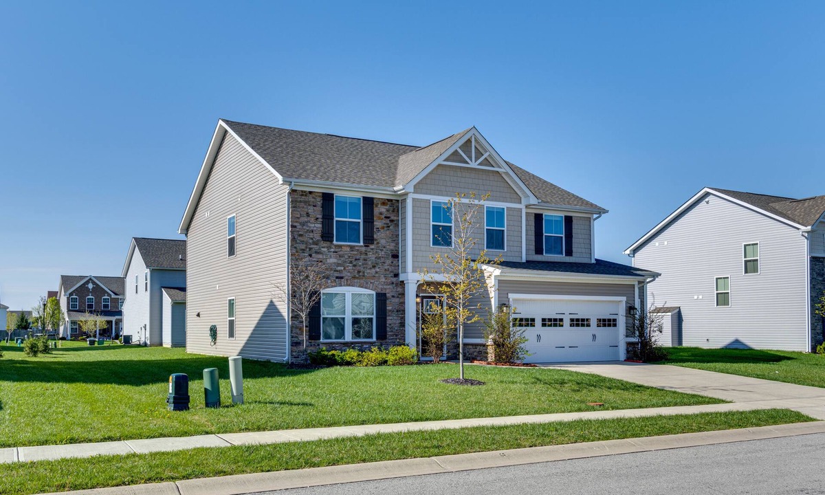 Brownsburg House | Spacious Home w/Fireplace - Near Golf!