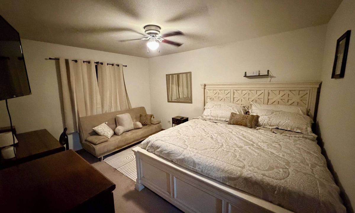 St. Robert House | Spacious home w/King Suite; 5 min to I44 and Fort Leonard Wood!