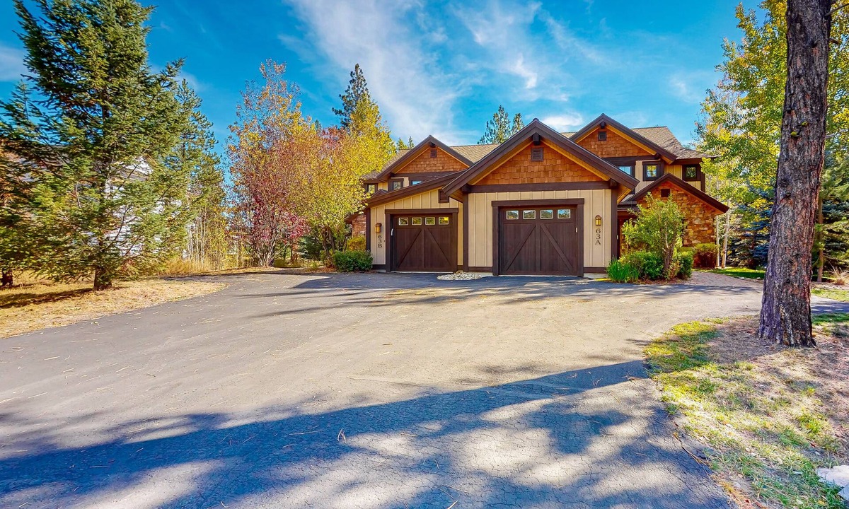 McCall House | Spacious Home w/outdoor kitchen & fireplace, mountain views