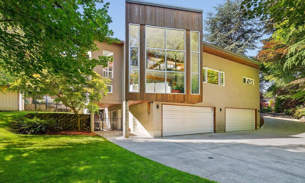 Northeast Tacoma House | Spacious home w/private pool & hot tub, game room - amazing location