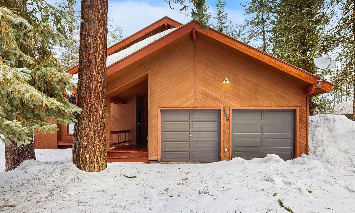 McCall Cabin | Spacious home with fireplace, deck & grill - walk downtown